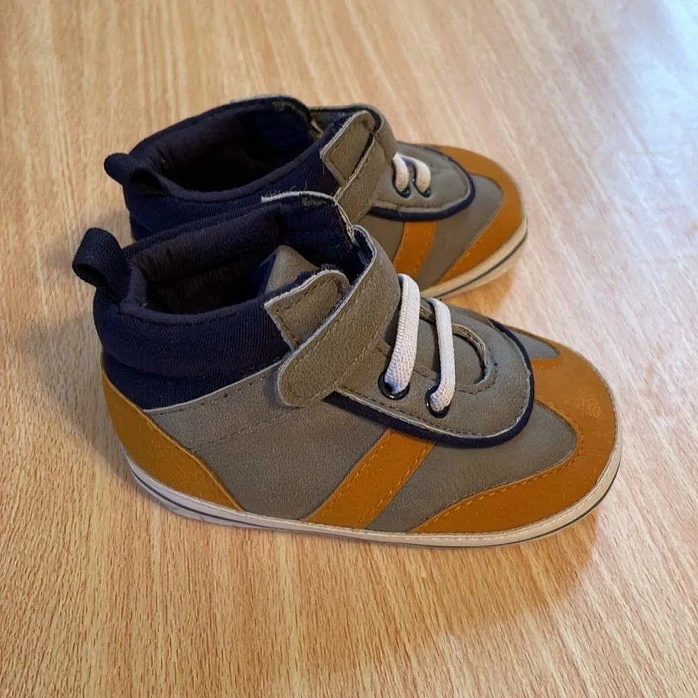 Carter’s soft sole shoes